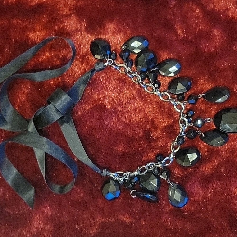 Black Teardrop Statement Necklace